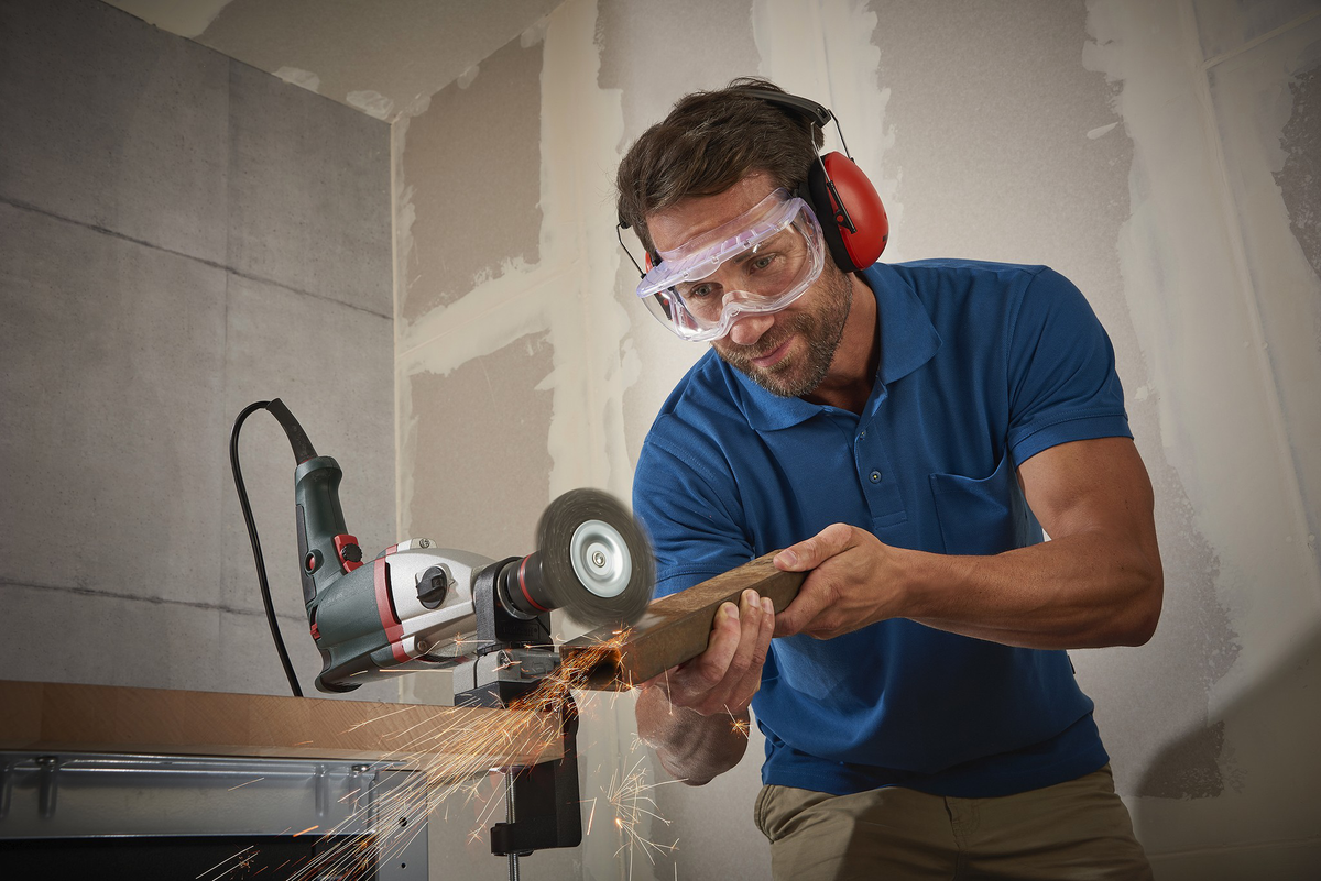Comfort Full Protection Goggles With Sealing Lip and Elastic Headband, Clear, Indirectly Vented