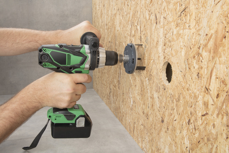 Adjustable Hole Saw, for Spotlights